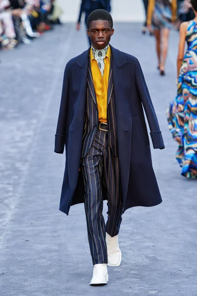 Look 13